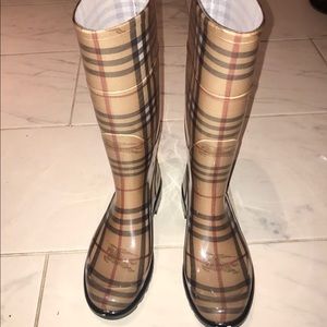 NEVER WORN Burberry rain boots